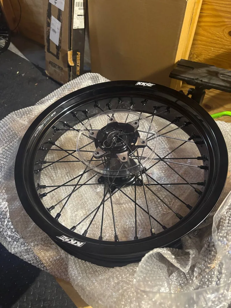 KKE SUPERMOTO 17s (ULTRA BEE)